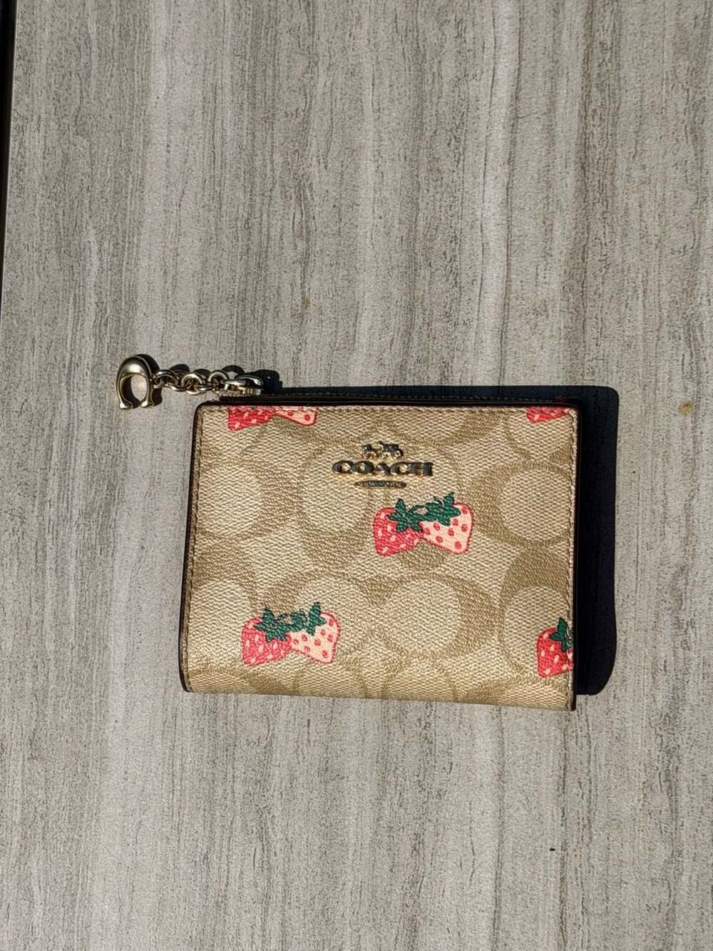 Coach Snap Wallet In Signature Canvas With Strawberry Print